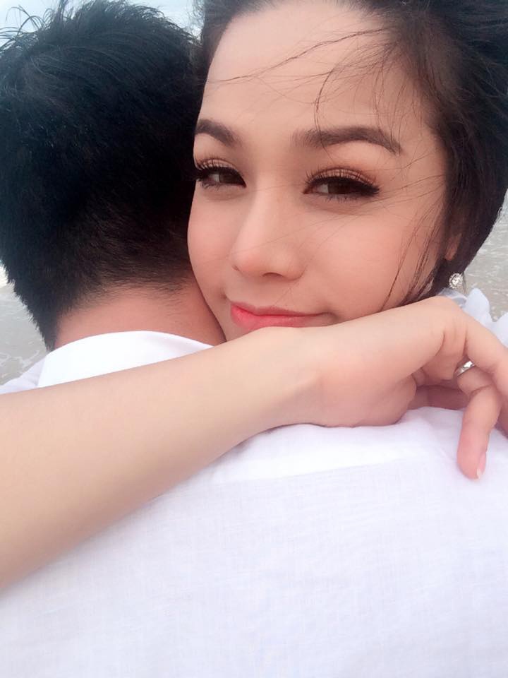 Người đẹp chụp ảnh cưới nhưng cũng giấu mặt chồng.