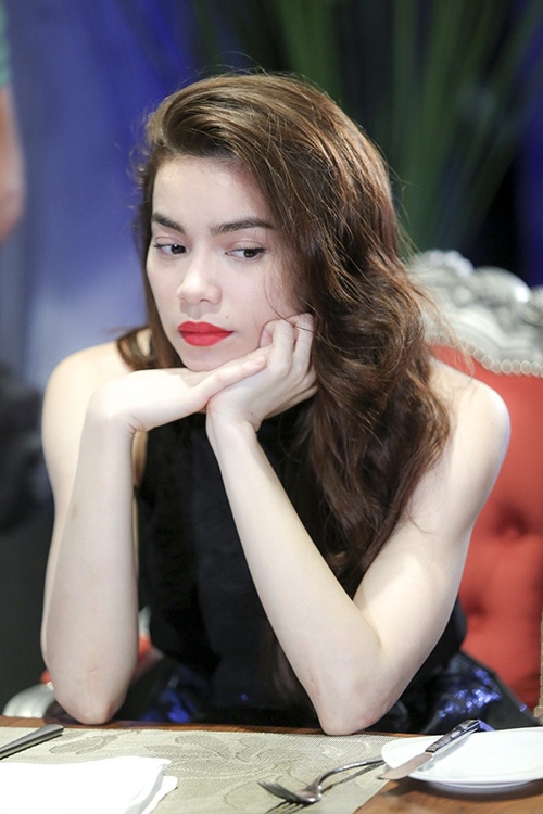 Hà Hồ cần bức phá