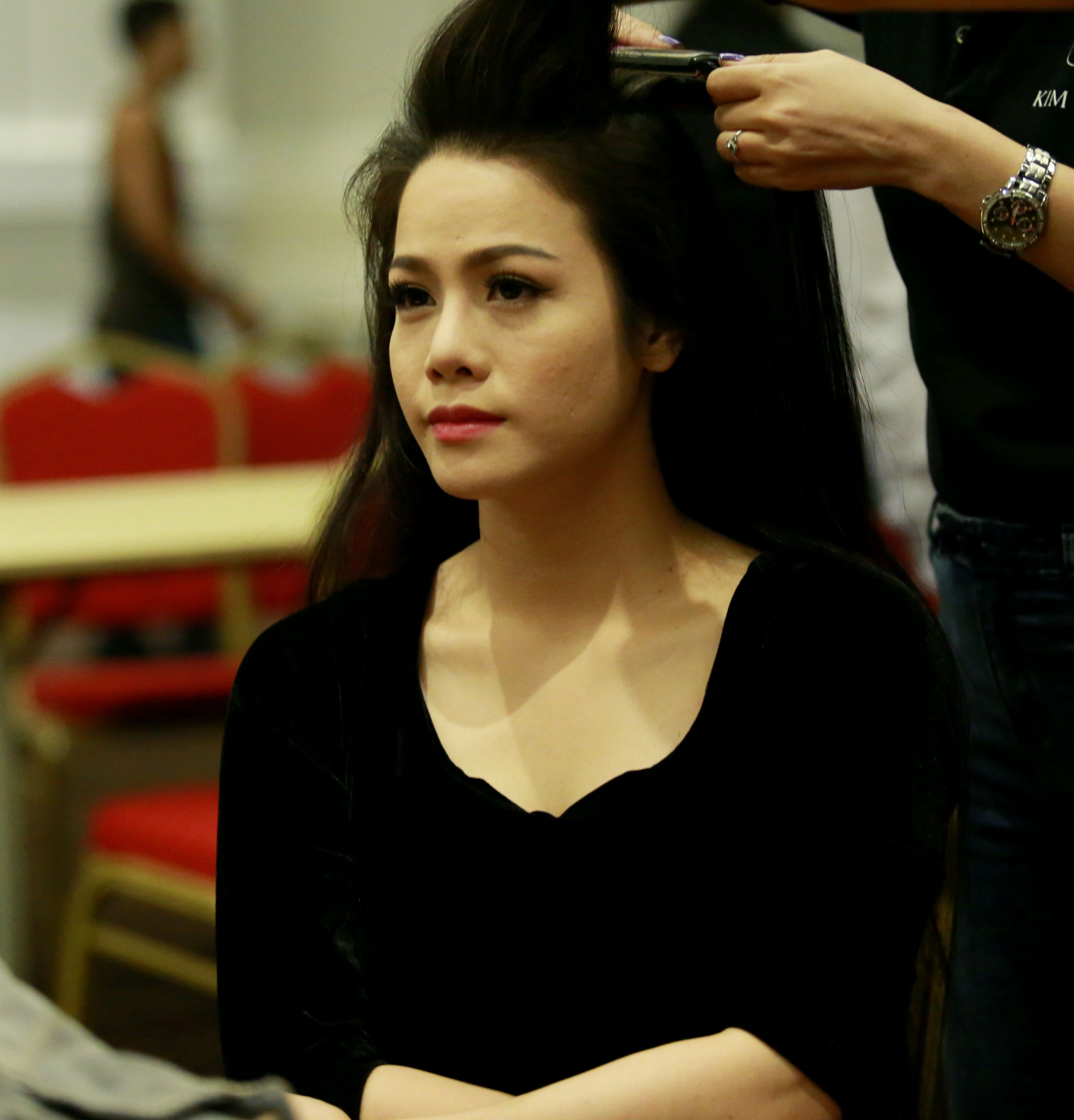 Nên khi 2 gia đình tính đến chuyện đám cưới, nữ diễn viên xinh đẹp đã quyết định dành tháng 12 cho ngày trọng đại. Tuy nhiên, cô lại vướng vào cuộc thi Sao Việt toàn năng và kẹt lịch ca hát. Mặc dù đã xin phép ban tổ chức nghỉ thi để có sức khỏe lo cho đám cưới nhưng cuối cùng không thành, Nhật Kim Anh phải cố gắng hoàn tất nhiều việc cùng lúc.