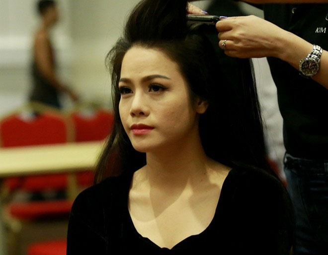 Nhat Kim Anh duoi suc truoc le cuoi hinh anh