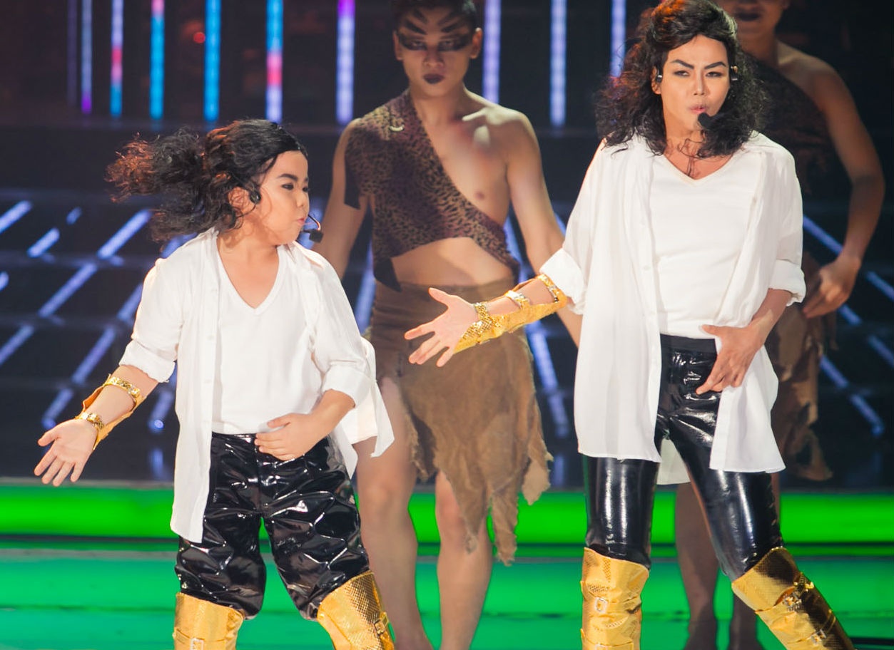 Thuy Uyen va Gia Bao hien than Micheal Jackson hinh anh