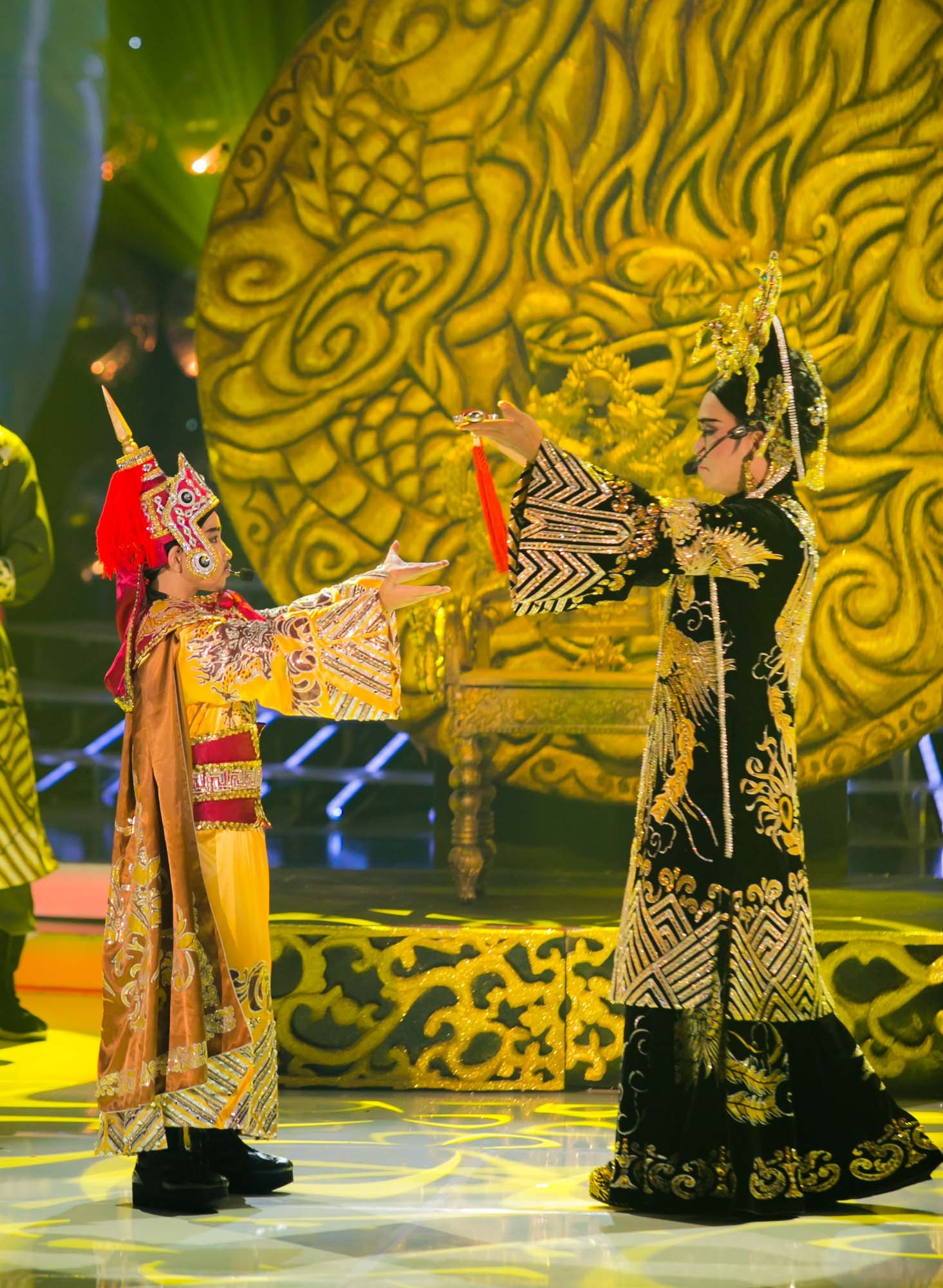 Quyết định sẽ tiếp tục lựa chọn một tiết mục cải lương cho đêm chung kết, bố con Minh Thuận đã đầu tư rất kỹ lưỡng cả về phần trang phục trong trích đoạn Thái hậu Dương Vân Nga. Anh Duy đã chứng tỏ mình là một cậu bé đa tài khi đã hoàn thành tốt vai diễn của mình. Đây là một tiết mục được đầu tư dàn dựng rất công phu và kỹ lưỡng.