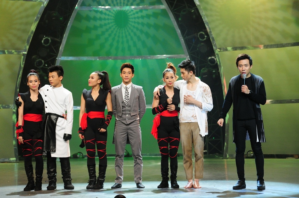 Đêm công bố kết quả top 4 có sự tham gia của ca sĩ khách mời Đông Nhi, Trung Quân Idol, diễn ra vào lúc 21h chủ nhật, 21/12 được truyền hình trực tiếp trên HTV7. 