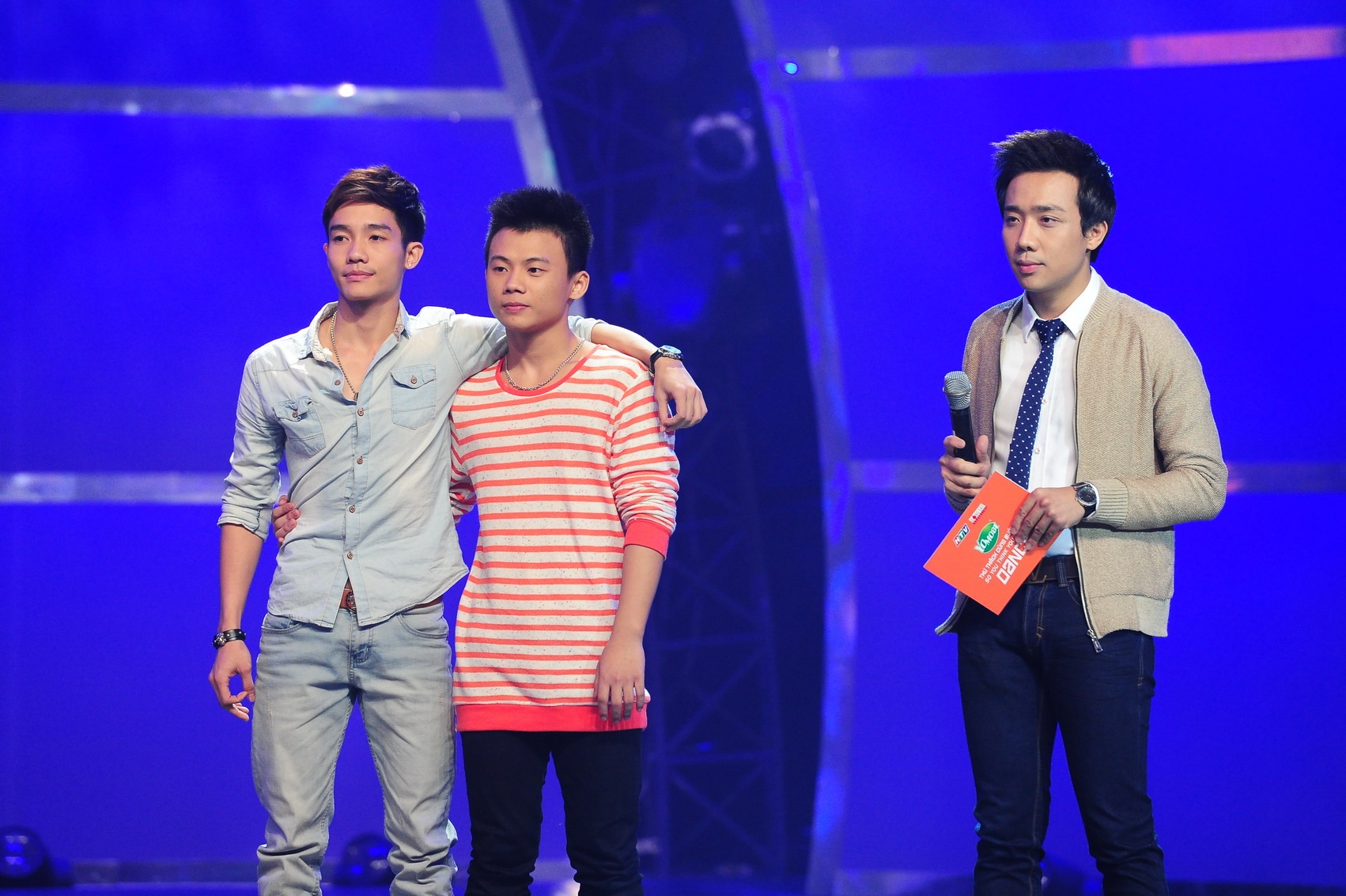 Về phía Đình Hoàng và Đức Tiến, không có những phản ứng trái chiều như với Phạm Lịch – Thương Hoài. Giám khảo Tuyết Minh rất nghiêm khắc với học trò của mình và nhiều người cũng dự đoán phần nào về số phận của chàng trai có biệt danh “thanh niên nghiêm túc”.