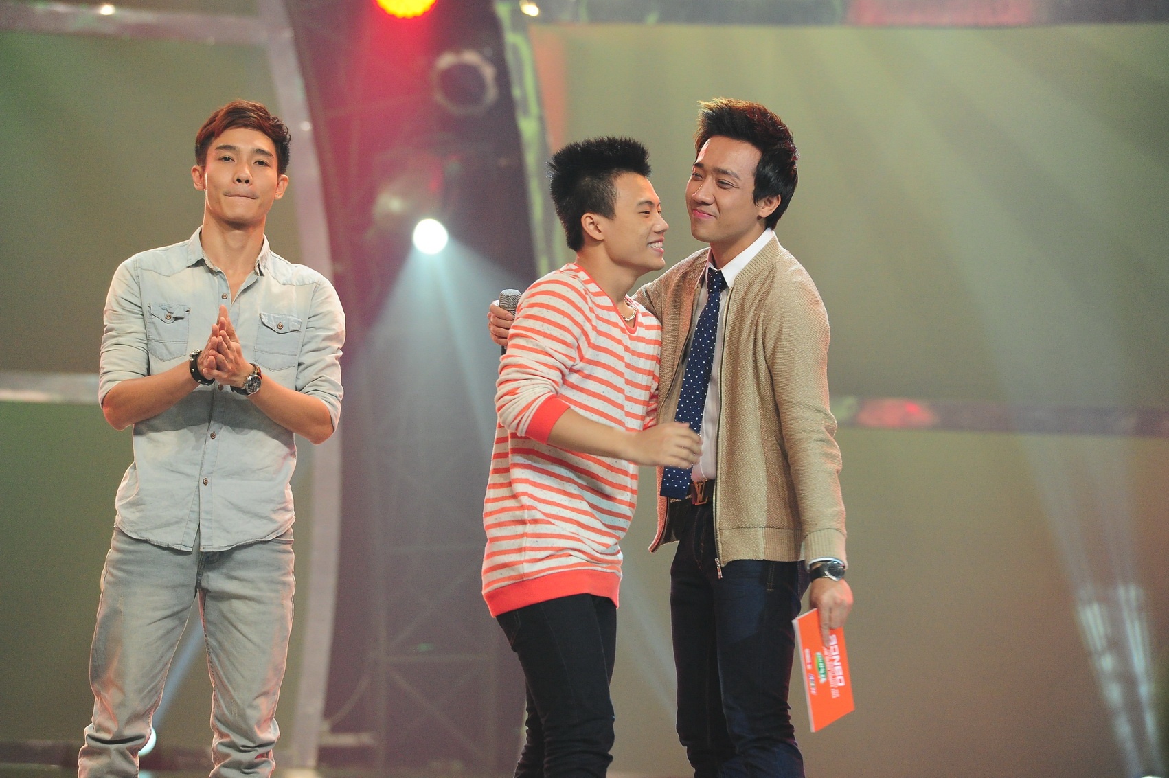 Cuối cùng Đình Hoàng dừng cuộc chơi. Rất nhiều người bày tỏ nuối tiếc dành cho nam vũ công đương đại vì đã thiếu may mắn trong cuộc thi. Trong đêm mở màn top 20, Đình Hoàng cùng Duy Hải viết nên câu chuyện đồng tính đầy cảm động và liều lĩnh. 