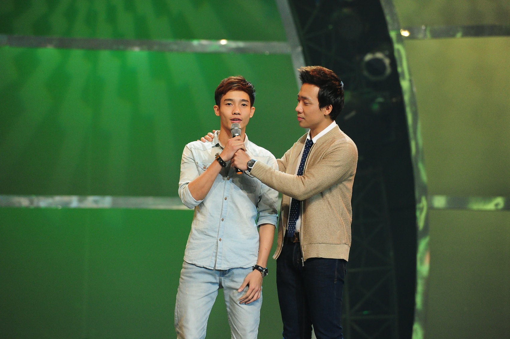 Ngỡ đâu học trò của Tuyết Minh sẽ bật xa hơn nữa nhưng khi bắt cặp cùng Thương Hoài, Đình Hoàng không có cơ hội để thể hiện bản thân ngoài những bài solo. Đây là điều nuối tiếc nhất ở anh.