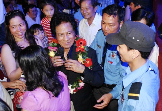 Che Linh quy goi truoc nguoi ham mo hinh anh