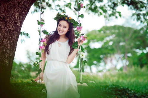 Nếu nhắc đến kỷ lục không thể không nhắc đến Vy Oanh với mức độ chịu chơi khi liên tục tung ra 3 sản phẩm được đầu tư đến hàng tỷ đồng. Có không ít ca sĩ chơi trội khi bỏ ra một số tiền lớn để làm MV nhưng để có hiệu quả như Vy Oanh thì không phải ai cũng làm được.
