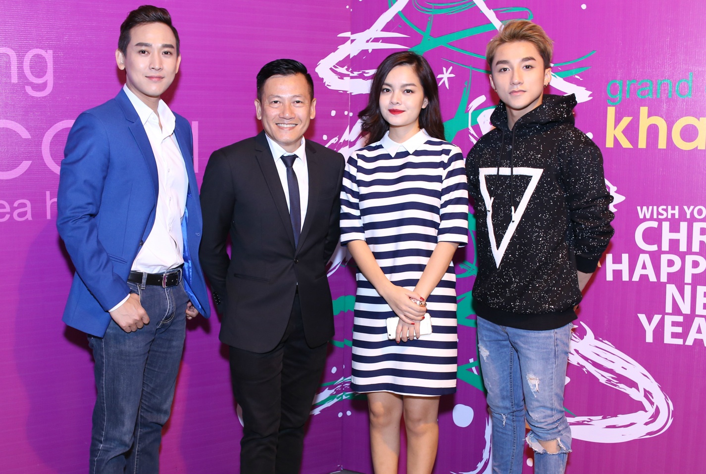 Son Tung M-TP mac chat don Giang sinh voi ban dien hinh anh