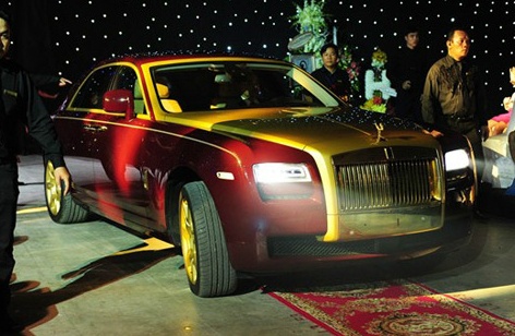 Ca si Viet phi sieu xe nhu bay tren san khau hinh anh