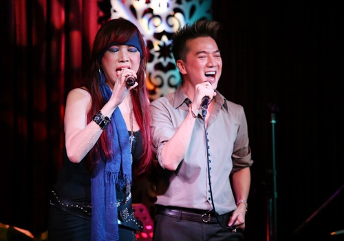 Chưa hết, cũng trong năm 2012, Bảo Yến cũng đăng đàn tiết lộ những câu chuyện động trời của showbiz và Đàm Vĩnh Hưng không nằm ngoài danh sách này. Nữ danh ca chia sẻ: “Ca sĩ theo tôi gồm 2 loại, loại thứ nhất là ca sĩ thực thụ, chuyên nghiệp và loại thứ hai là những người hát tựa ca sĩ. Với tôi, trời ban cho Đàm Vĩnh Hưng, Mỹ Tâm, Hồ Ngọc Hà, Thanh Thảo, Hồ Quỳnh Hương... chút tài năng để họ bước lên sân khấu múa may quay cuồng như một con rối”.