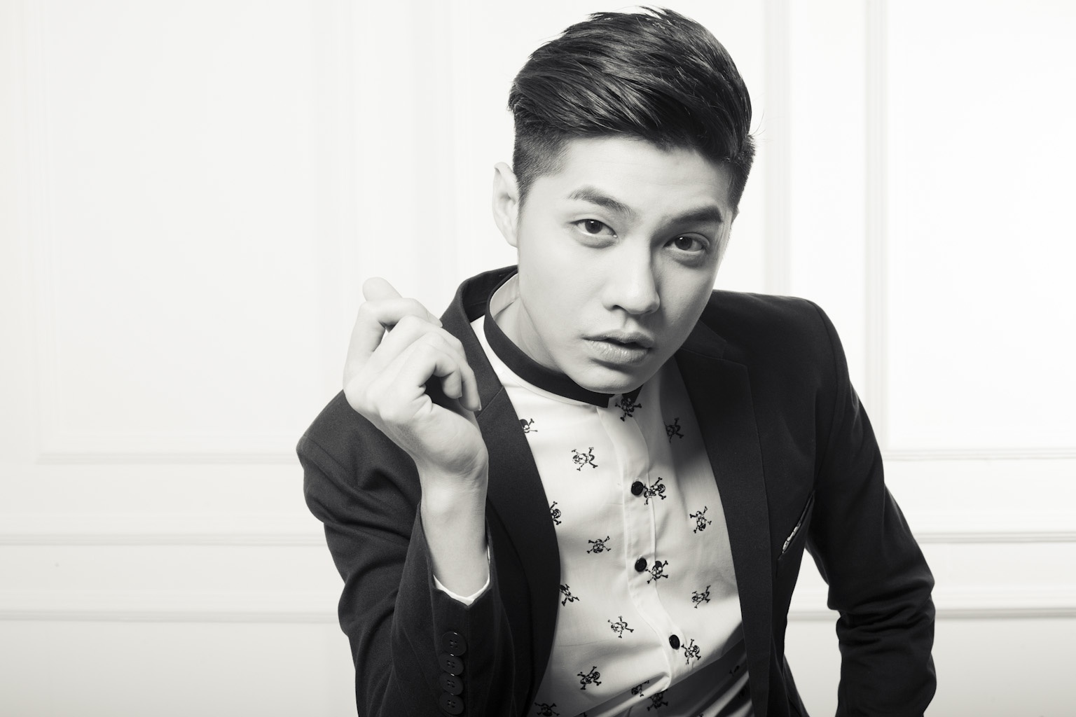 Bùi Bích Phương và Noo Phước Thịnh so kè nhau ráo riết.