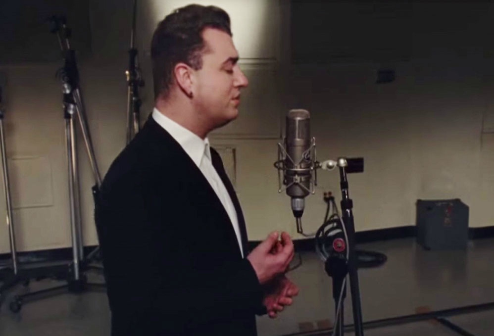 MV MV Have Yourself A Merry Little Christmas cua Sam Smith hinh anh
