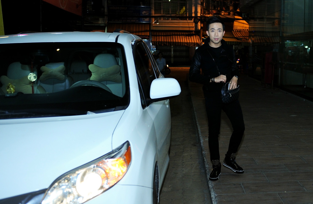 Nhung sao Viet giau co van lai xe hop binh dan hinh anh