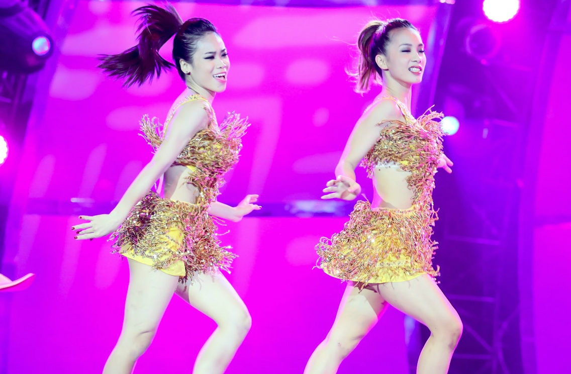 Xuan Thao - Pham Lich xe ao lam thien than goi cam hinh anh