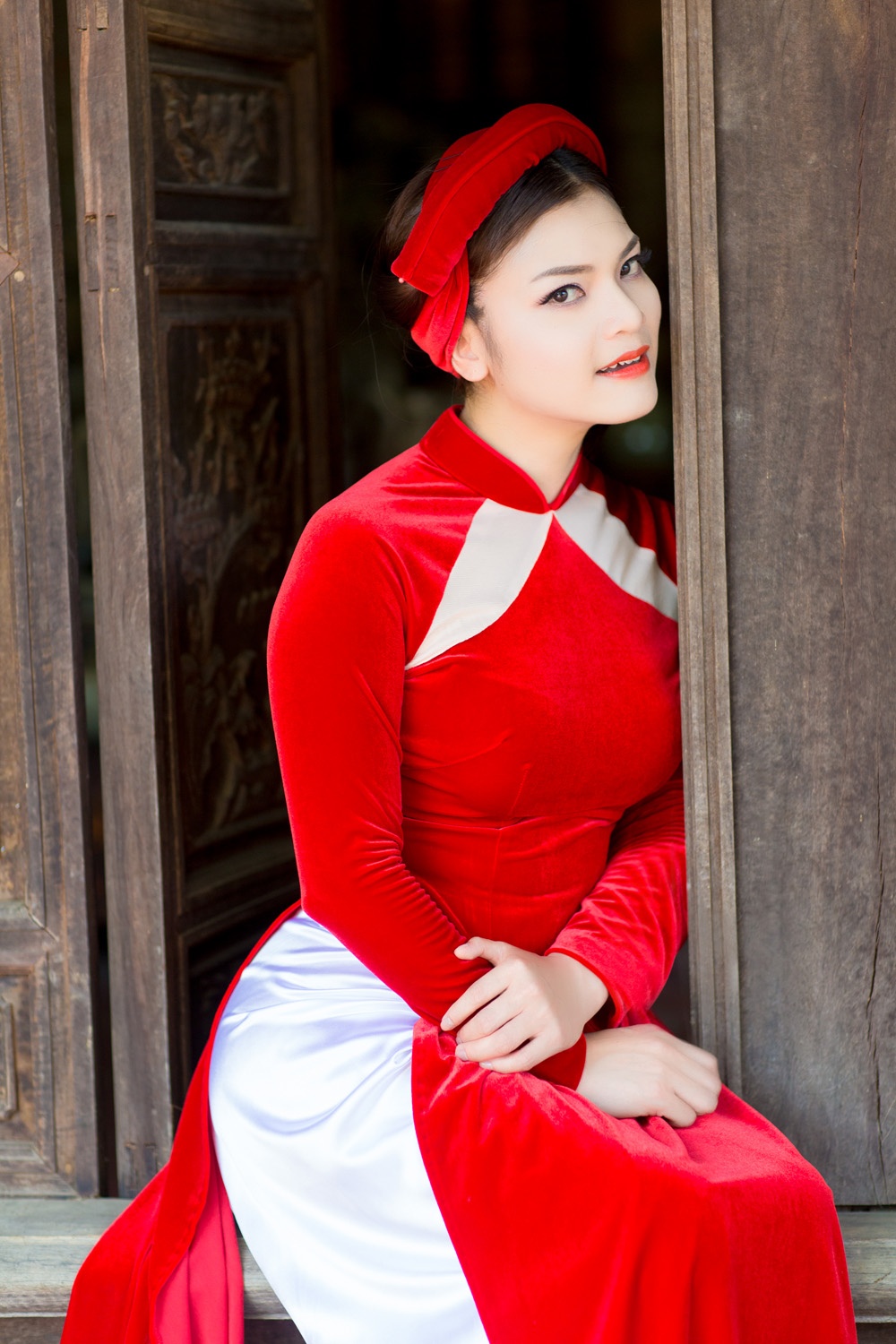 Sau thành công với một số ca khúc được đông đảo công chúng biết đến như Đất mẹ ngày về, viết về ngày ra đi của Đại tướng Võ Nguyên Giáp, Gái Nghệ, Cho em thôi chòng chành… Hết đứng lại ngồi của Phạm Phương Thảo được giới chuyên môn đặt nhiều hy vọng sẽ sức sống trong lòng công chúng ở dòng nhạc dân gian.