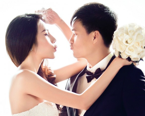 Giai ma hanh phuc cua Thuy Tien – Cong Vinh hinh anh