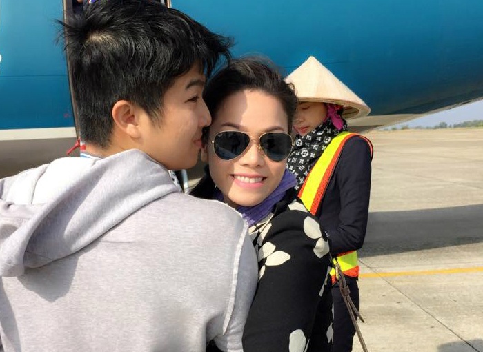 Ong xa dien trai ho tong Nhat Kim Anh di hat sau dam cuoi hinh anh