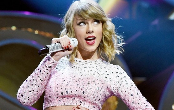 Taylor bieu dien Blank Space tai Victoria's Secret Fashion Show hinh anh