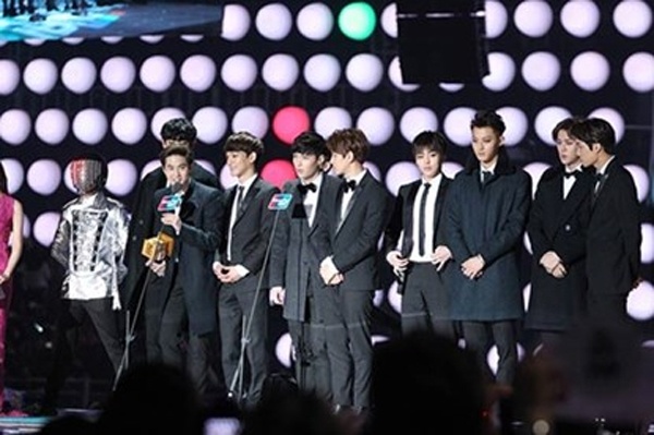 EXO đang khiến fan vô cùng hào hứng với những hoạt động năm 2015.