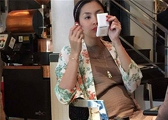 Tang Thanh Ha de lo bung bau khi ca phe voi ban be hinh anh