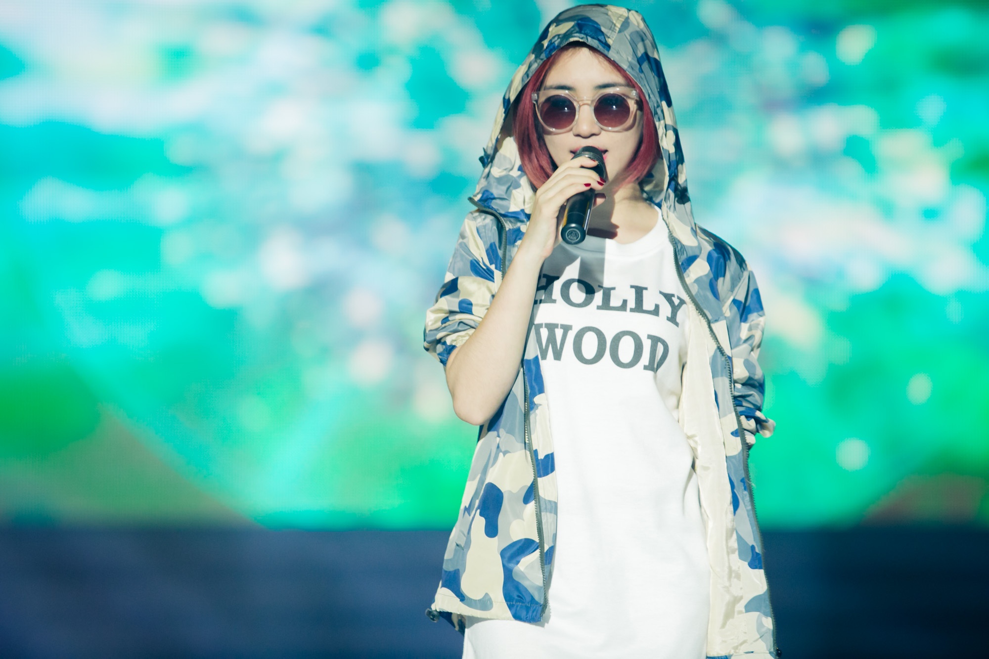 Hoa Minzy boi roi lo dien sau nu hon gay bao voi Cong Phuong hinh anh