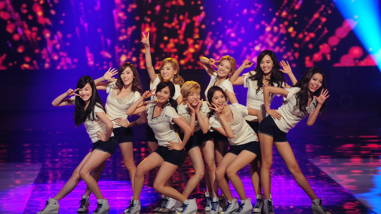 SNSD là nhóm nhạc nữ đình đám nhất Hàn Quốc hiện nay. Nhóm trực thuộc công ty giải trí SM Entertainment. Mỗi thành viên trong nhóm có một sức hút riêng giúp họ thu hút fan. 