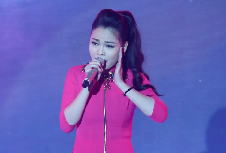 Giang Hong Ngoc tao bao voi Beo dat may troi hinh anh