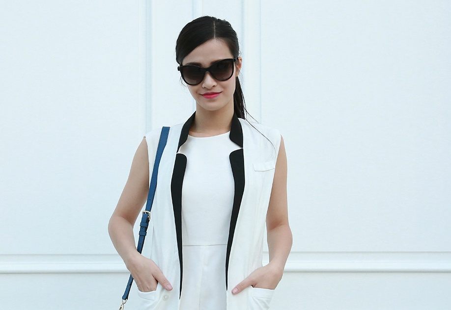 Dong Nhi doc suc tap luyen sau su co lac giong hinh anh