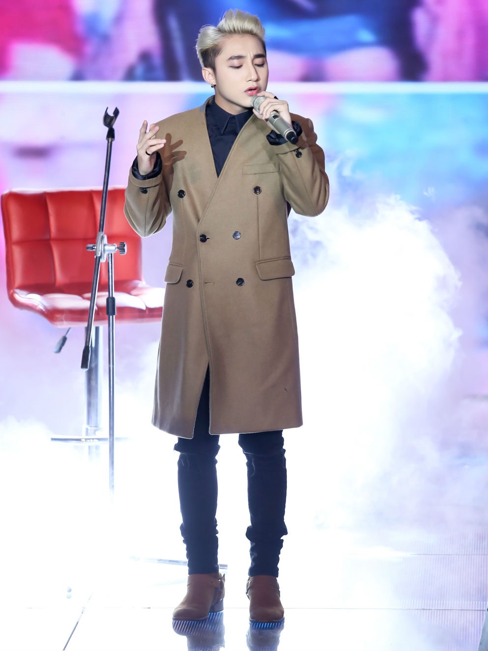 Sơn Tùng M-TP tiếp tục gây tranh cãi với ca khúc do anh tự sáng tác Thái Bình mồ hôi rơi. Phần lớn ý kiến đều cho rằng nam ca sĩ điển trai hát không tròn vành rõ chữ và cách hát nuốt chữ đó làm khán giả không nghe rõ lời. Tuy nhiên, Hà Hồ lại đánh giá cao khả năng sáng tác của Sơn Tùng M-TP và không ngại hào phóng, dành tặng giọng ca Chắc ai đó sẽ về điểm 10 hoàn hảo.