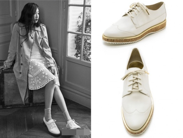 Victoria (f(x)) chọn giày oxford hiệu Michael Kors mix cùng váy ren và áo khoác kaki sang trọng. Giày của cô nàng có giá 175 đô la (tương đương khoảng 3,7 triệu đồng).