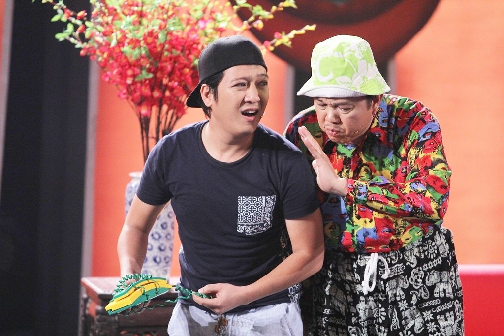 Tiểu phẩm Ăn trộm do Việt Hương, Chí Tài, Trường Giang trình diễn cũng khiến người hâm mộ phát cuồng. Chí Tài, Trường Giang đóng vai hai tên trộm.