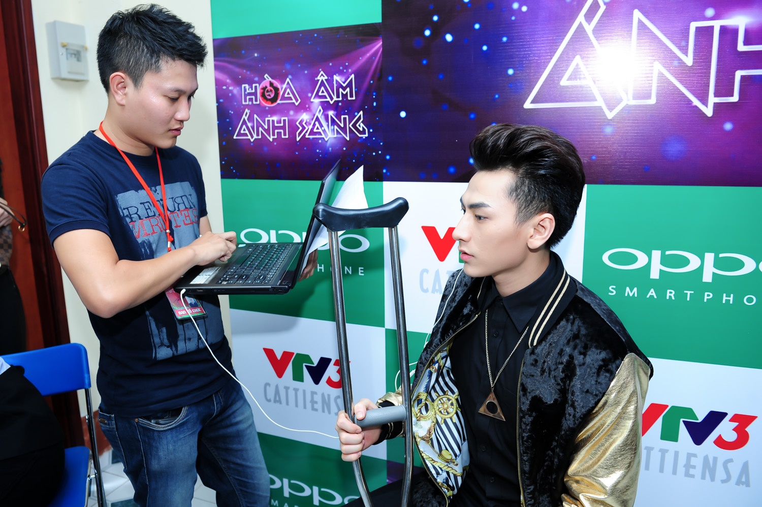 Isaac chong nang, phot lo tin don gia chan thuong hinh anh