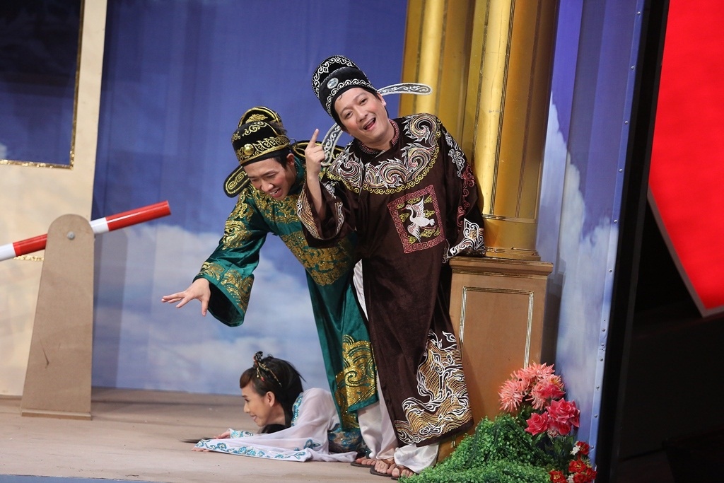 Tập 10 Hội ngộ danh hài phát sóng tối 8/2 trên kênh HTV7.  Gây ấn tượng nhất tập phát sóng tối qua vẫn là tiểu phẩm trên sân khấu nghiêng 21 độ. Đảm nhận phần này là Trấn Thành, Trường Giang và Thu Trang với tiểu phẩm Táo về trời. Câu chuyện mở đầu với sự xuất hiện của Trấn Thành và Trường Giang - hai ông Táo đang trên đường về trời để báo cáo tình hình trong năm với Ngọc Hoàng. Được một đoạn, hai ông Táo bất ngờ gặp người thu tiền ở trạm phí (Thu Trang). Cô nàng lên tiếng: “Gì mà ồn ào vậy mấy đứa?”. 