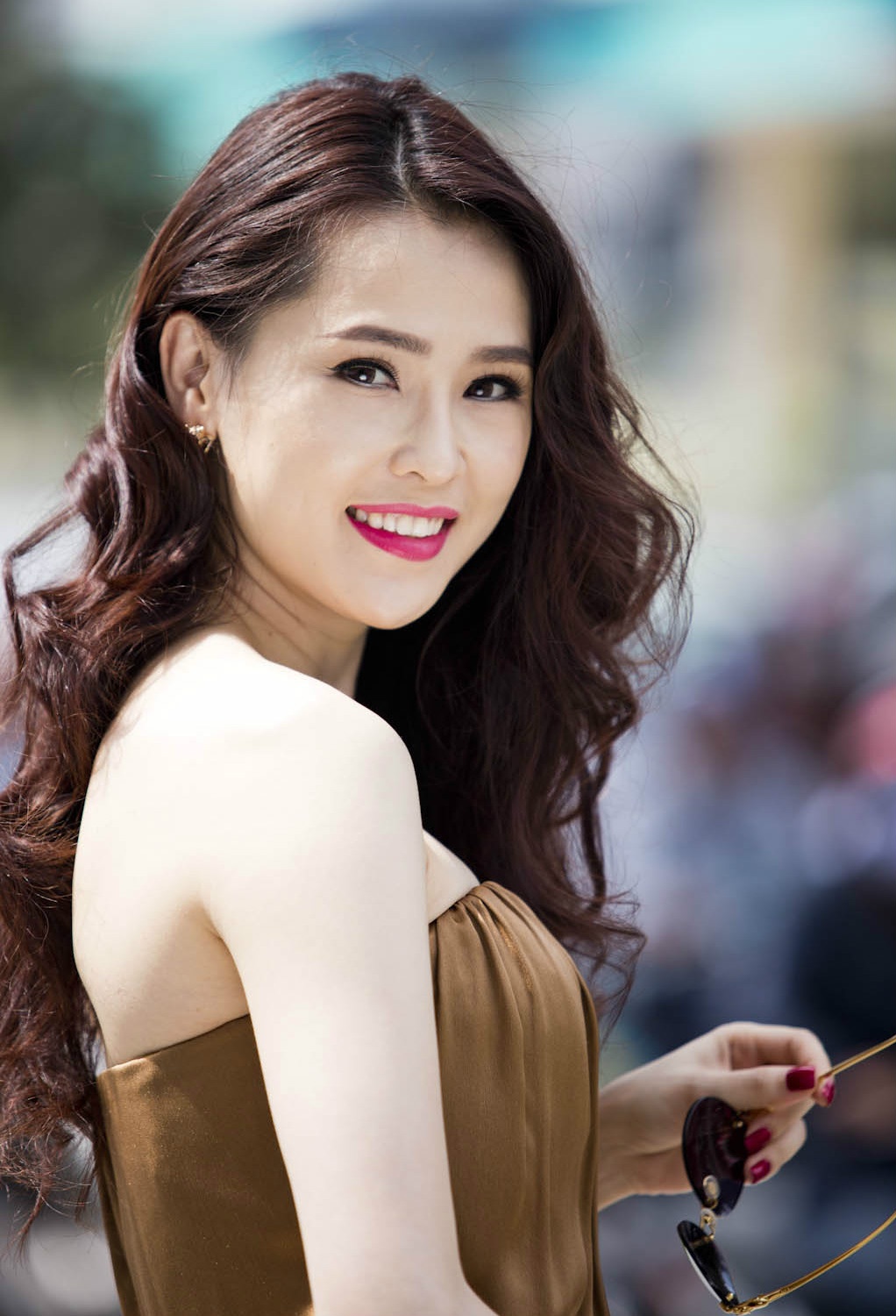 Bộ ảnh được thực hiện bởi nhiếp ảnh gia Lê Thiện Viễn, stylist Mun Nguyễn, trang điểm Dũng Phan.