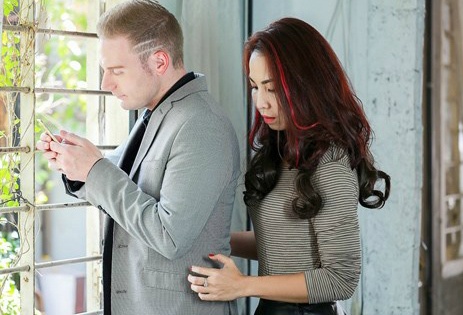 Kyo York vao vai nguoi yeu ca si hai ngoai Khanh Loan hinh anh