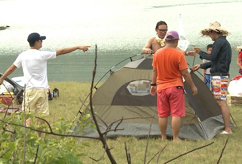 Phan Anh, Hoang Bach so hai khi bi bo tren dao hoang hinh anh