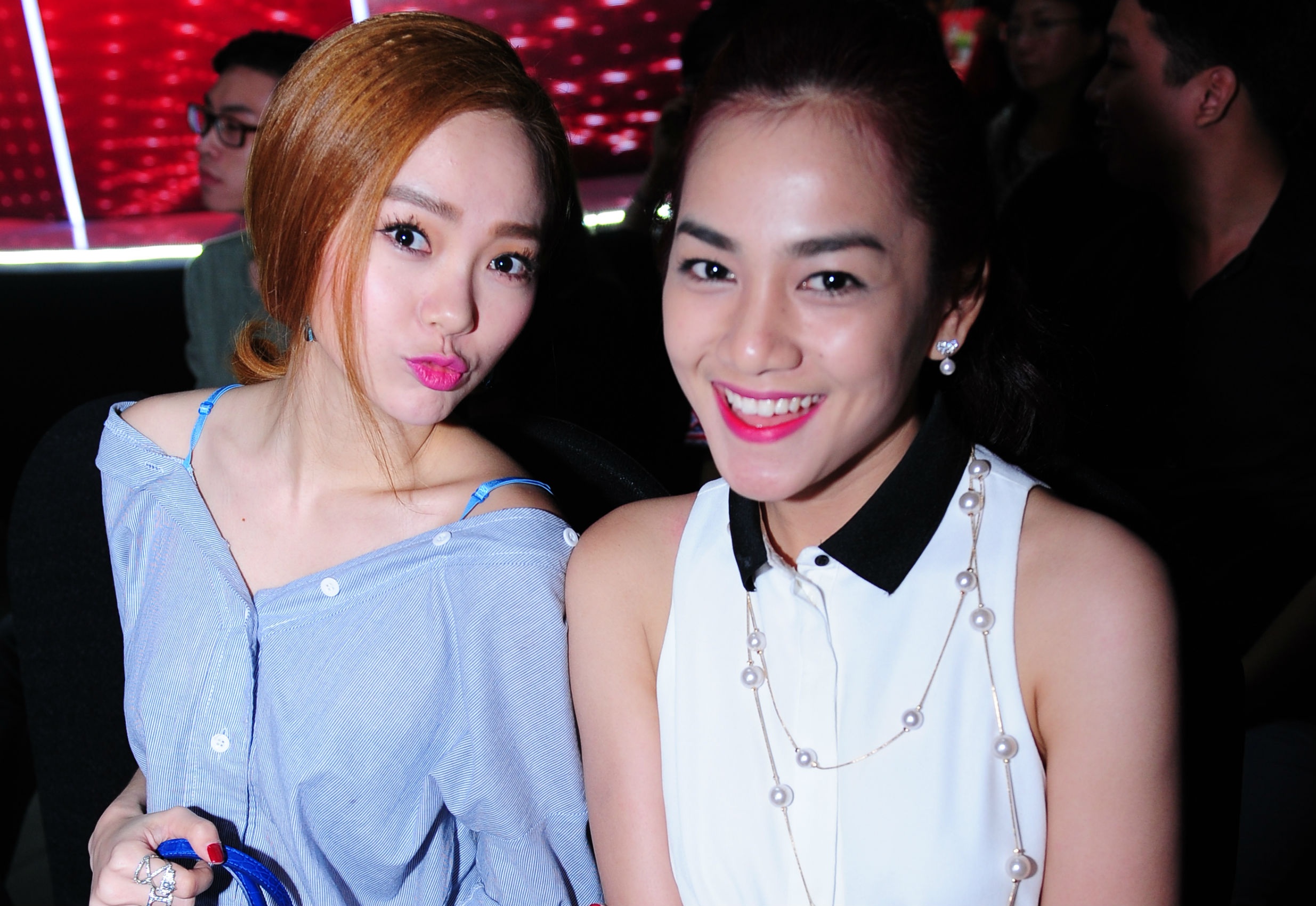 Minh Hang dan nguoi yeu cua em trai di xem The Remix hinh anh