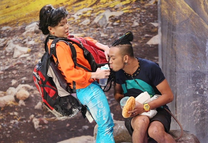 Viet Huong me trai tre, au da voi Tran Thanh hinh anh