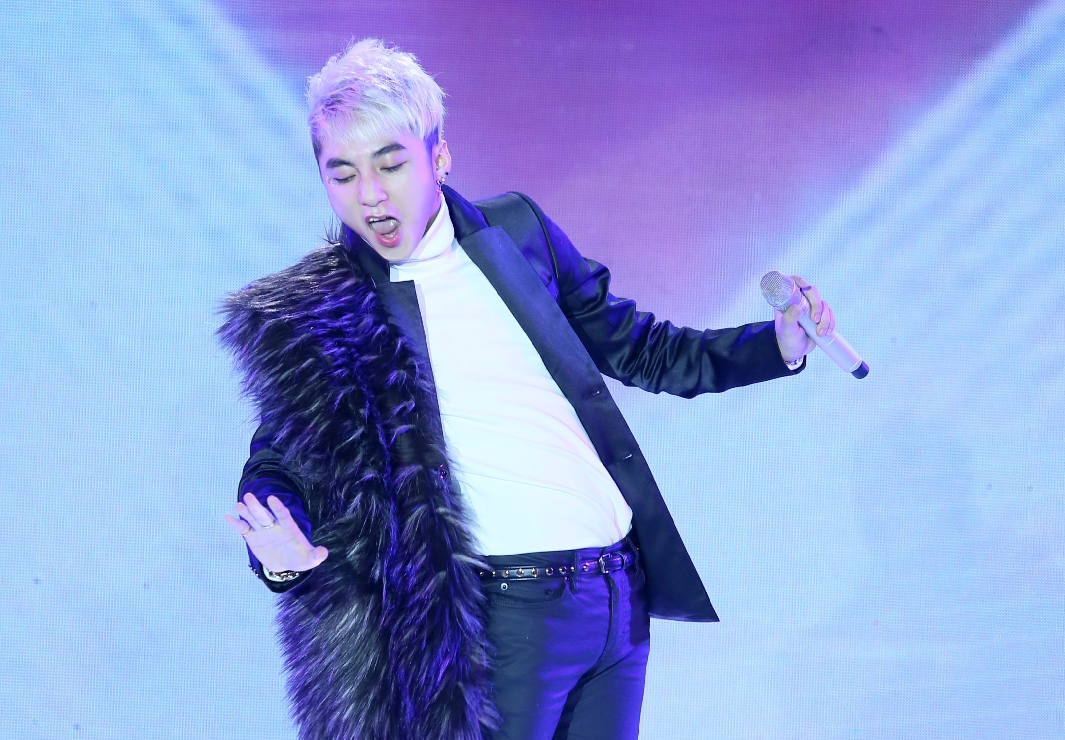 Son Tung M-TP bi che xuong phong do, Pha Le dung cuoc choi hinh anh