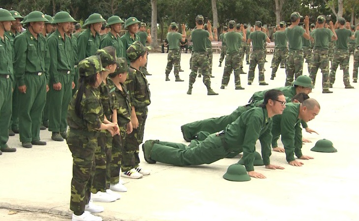 Phan Anh, Hoang Bach toat mo hoi vi bi ky luat o trai linh hinh anh