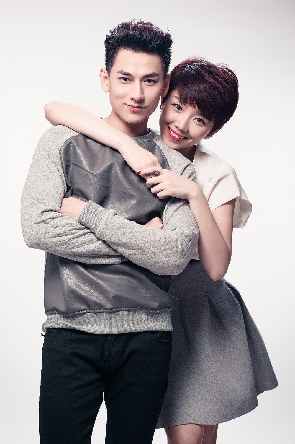 Sau kỳ nghỉ tết Nguyên Đán, Isaac và Tóc Tiên cùng nhau thực hiện bộ ảnh nhân dịp 8/3 với phong cách lãng mạn nhưng cũng đáng yêu không kém. 