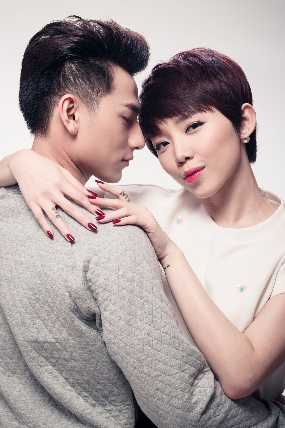 Mặc dù cả hai mới biết nhau khi cùng tham gia sân chơi The Remix, nhưng họ khá hợp ý trong cách trò chuyện và diễn xuất trước ống kính.