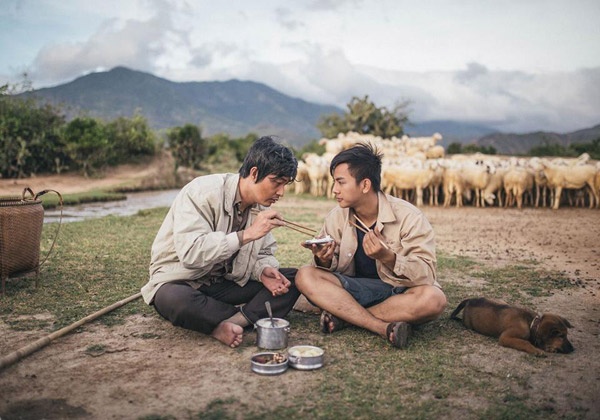 Những hình ảnh mộc mạc của Hoài Lâm trong MV Làm cha.