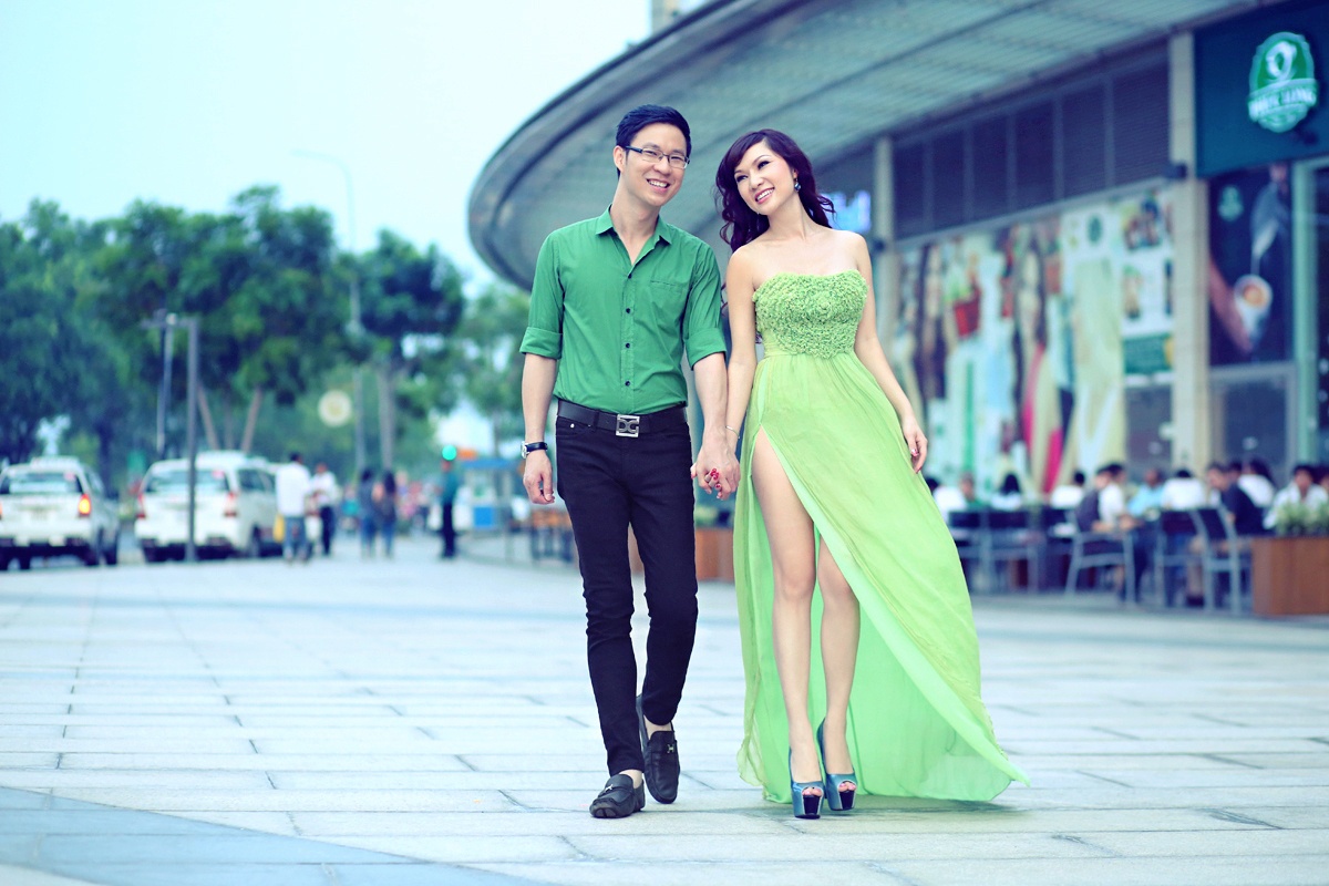 Anh Quân tâm sự: “Trước đây tôi từng có thời gian đi hát nhưng từ khi chính thức làm MC, tôi đã bỏ nghề. Lâu lâu chỉ đi hát karaoke vui với bạn bè mà thôi