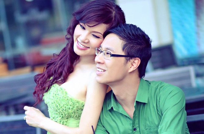 MC Anh Quan hen ho Kavie Tran trong ngay 8/3 hinh anh