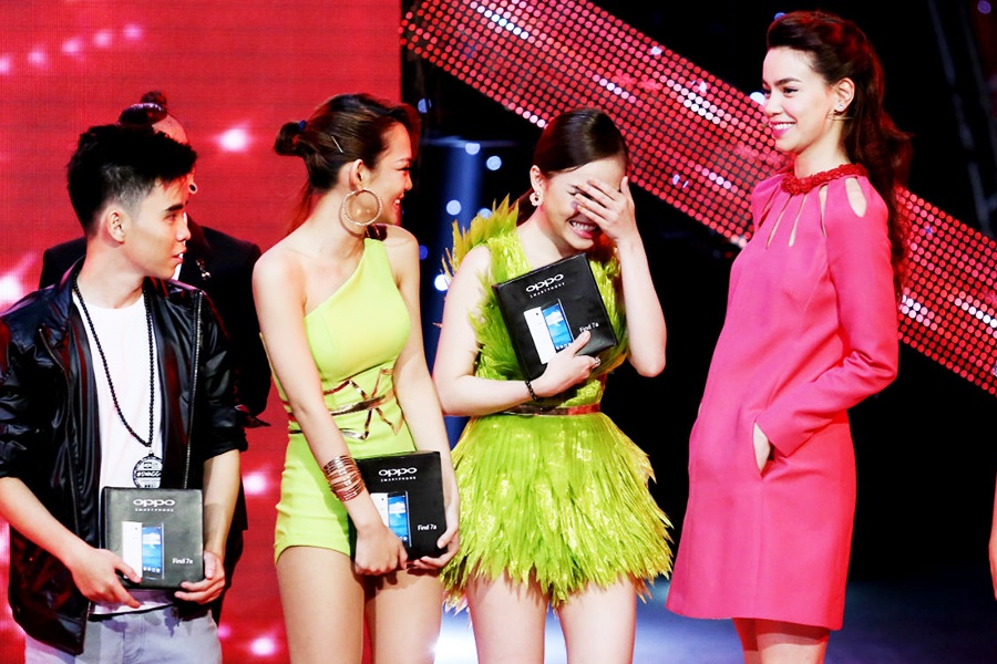 Giang Hong Ngoc bat ngo vuot Toc Tien o The Remix hinh anh