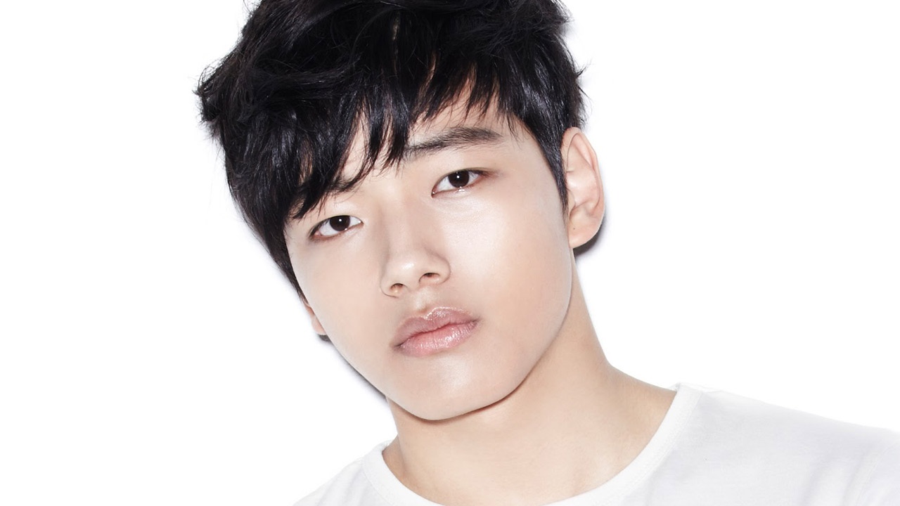 Yeo Jin Goo tự nhận bản thân “cuồng” Big Bang, đặc biệt là trưởng nhóm cá tính G-Dragon. Ngôi sao trẻ này từng tiết lộ rằng mình rất hâm mộ các nhóm nhạc nữ và đặc biệt là miss A. Nhưng gần đây trong một cuộc phỏng vấn, Yeo Jin Goo đã chia sẻ: “Tôi thích Big Bang hơn bất kỳ các nhóm nhạc nữ nào. Tôi rất muốn kết bạn với các anh ấy nhưng không biết phải làm thế nào”.