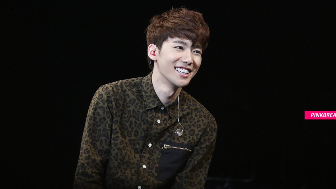 Khi tham gia chương trình Winner TV, Jinwoo đã có dịp “tỏ tình” với G-Dragon và nhận được câu trả lời “Anh cũng vậy” từ “thần tượng”. Hành động của G-Dragon khiến Jinwoo hạnh phúc và thẹn thùng ra mặt.