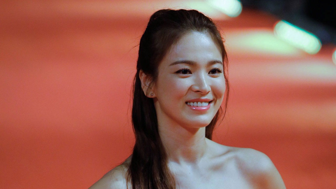 Mặc dù không phải fan lâu năm và cũng chưa từng đến bất kỳ show diễn nào của nhóm nhưng Song Hye Kyo thừa nhận cô là fan lớn của Big Bang.